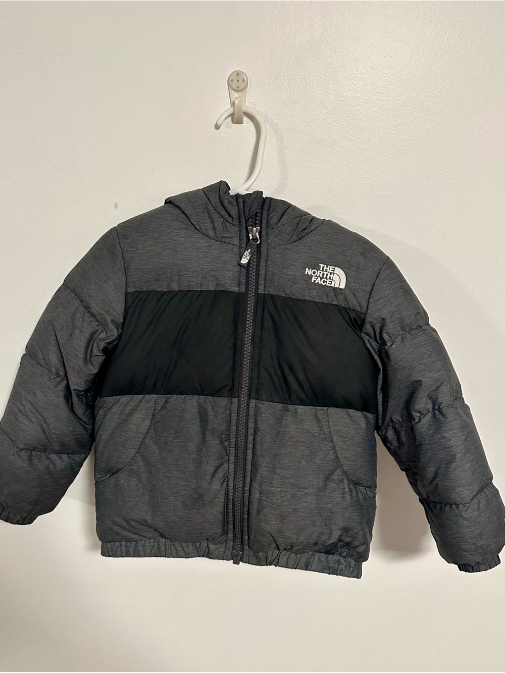 The North Face Kids Hooded Puffer Jacket - Charcoal Gray & Black